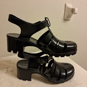 Black Women's Rubber MADDEN GIRL 2 inch Heel Sandals Size 9